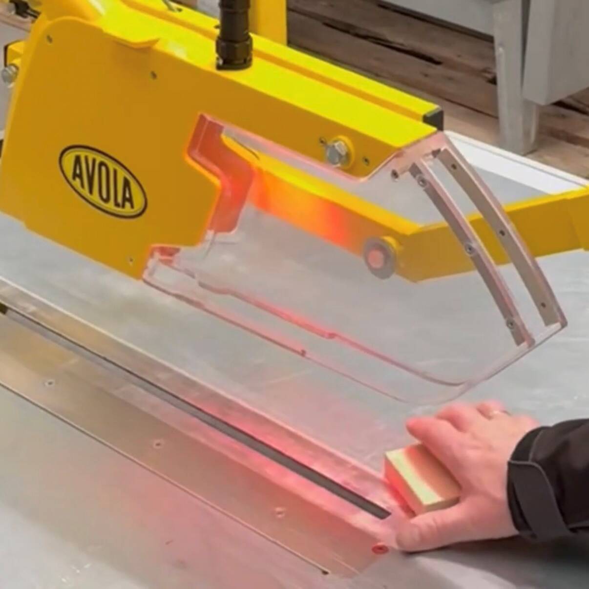 AVOLA Hand-Guard 27 Sägemaschinen Geschichte, AVOLA Hand-Guard,